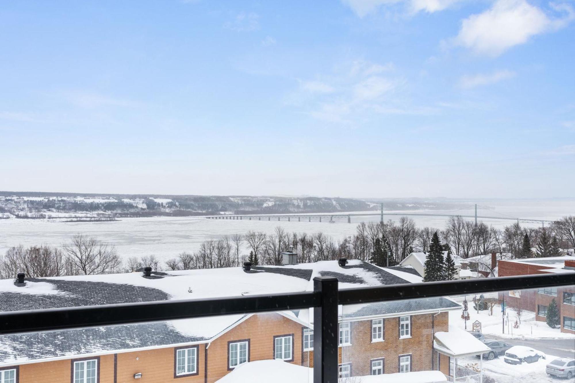 Initial / Panorama / Chutes Montmorency Apartment